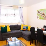 Inviting 1-Bed Apartment In London Near Hotsput