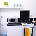 Inviting 1-Bed Apartment In London Near Hotsput