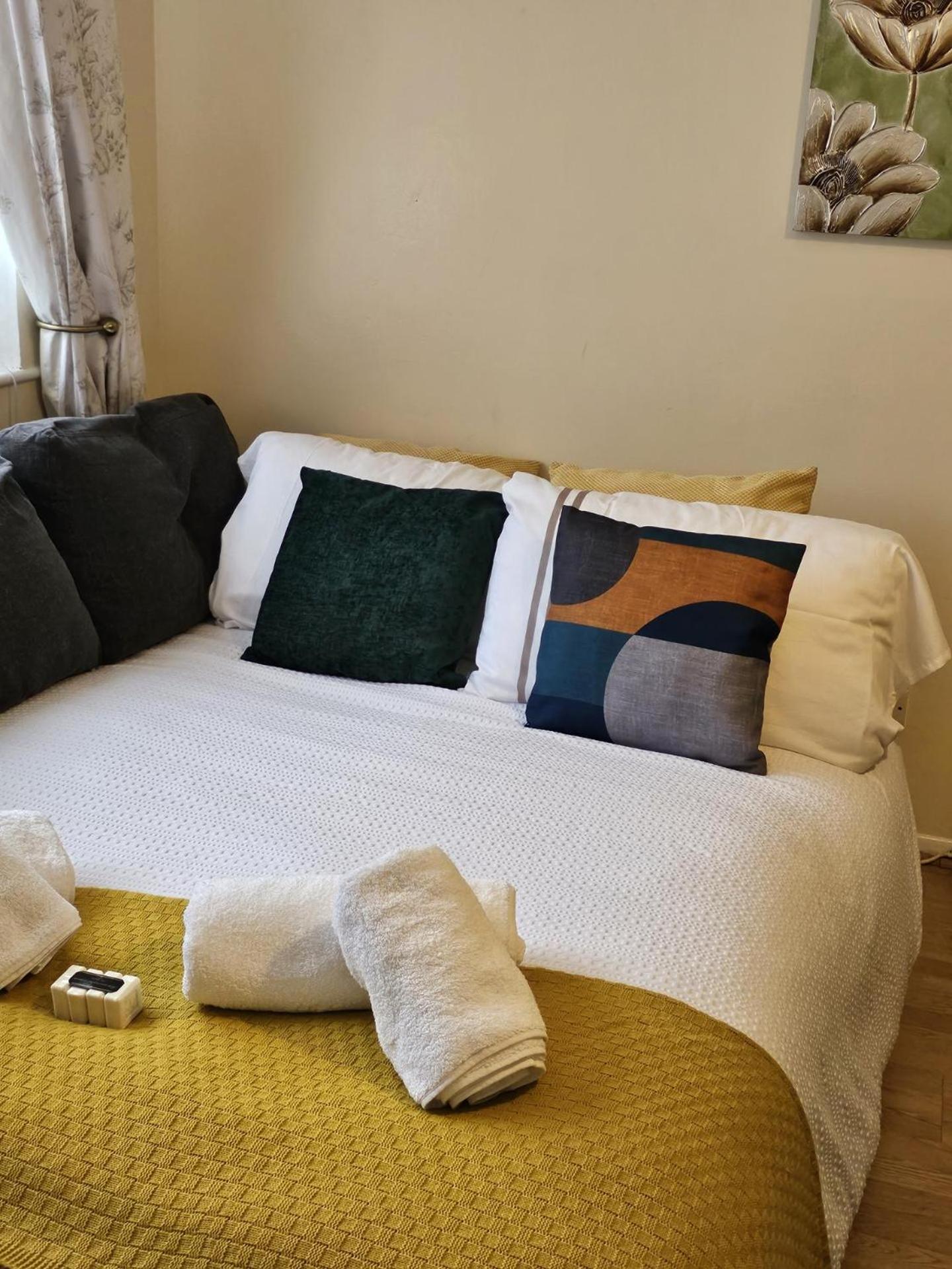 Inviting 1-bed In Near Hotsput Appartamento Londra